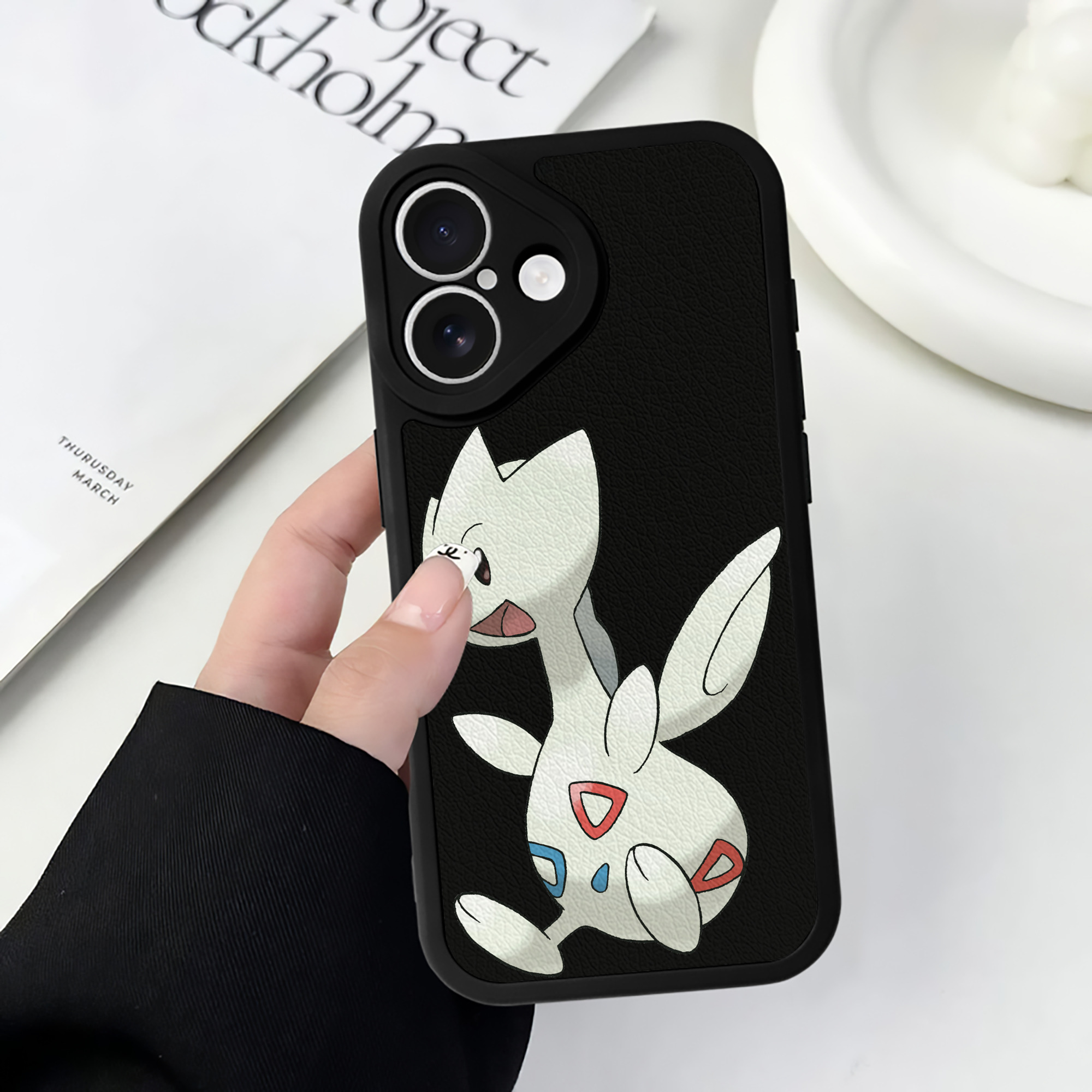（画像用） ポケットモンスター Pokémon 【iPhone 16シリーズ対応】シリコンスマホケース（レザー調） 材質：シリコン